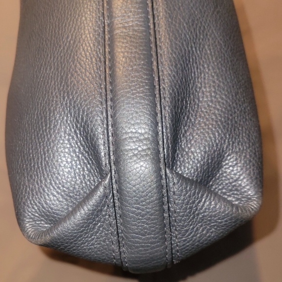 Coach Penelope -Elegant Black Leather Tote Bag- 2011- Measures 13×14 - Picture 9 of 9